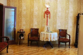 Продам 4-х кімнатну квартиру, Центр, Код: 298806/50