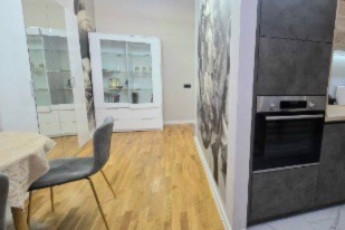 Продам 4-х кімнатну квартиру, Центр, Код: 458921/43