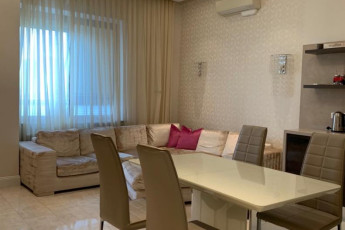 Продам 3-х кімнатну квартиру в новобудові, Центр, Код: 656653/8