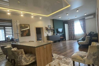 Продам 5-и кімнатну квартиру, Центр, Площадь Конституции метро (Советская), Код: 704210/37