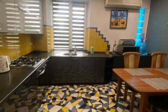 Продам 4-х кімнатну квартиру, Центр, Код: 727132/22