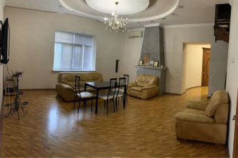 Продам 4-х кімнатну квартиру, Центр, Площадь Конституции метро (Советская), Код: 748581/2