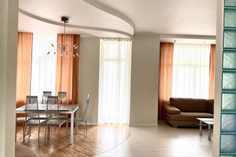 Сдам 2-х кімнатну квартиру, Центр, Код: 800280/1