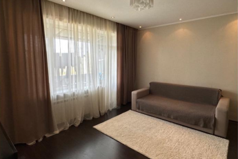 Продам 2-х кімнатну квартиру, Центр, Код: 800614/13