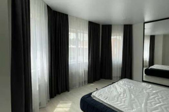 Продам 2-х кімнатну квартиру, Центр, Код: 800647/1