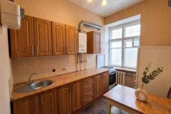 Продам 3-х кімнатну квартиру, Центр, Код: 811354/65