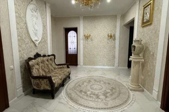 Продам 4-х кімнатну квартиру в новобудові, Центр, Код: 813546/1