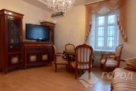 Продам 3-х кімнатну квартиру, Центр, Код: 199130/11