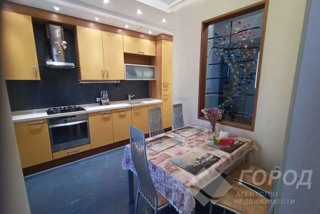 Сдам 4-х кімнатну квартиру, Центр, Ярослава Мудрого пл., Код: 224330/26