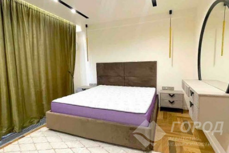 Продам 3-х кімнатну квартиру в новобудові, Центр, Код: 257306/100