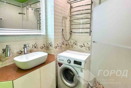 Продам 2-х кімнатну квартиру, Центр, Код: 257306/127