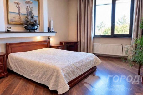 Продам 3-х кімнатну квартиру в новобудові, Центр, Код: 257306/130