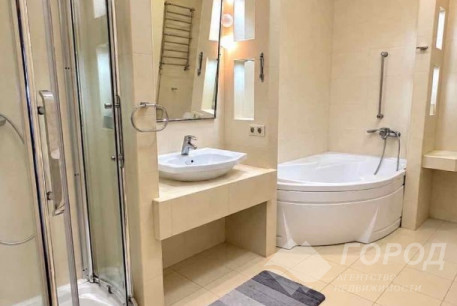 Продам 3-х кімнатну квартиру в новобудові, Центр, Код: 257306/130