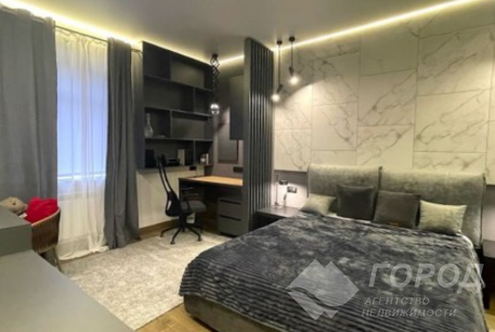 Продам 2-х кімнатну квартиру, Центр, Код: 257306/84