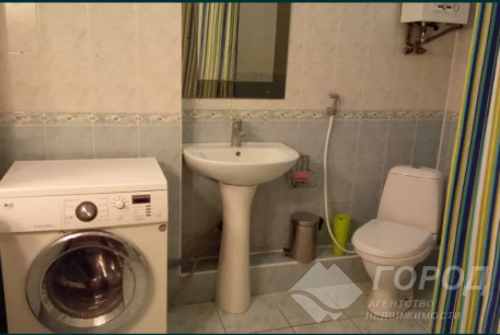 Продам 2-х кімнатну квартиру, Центр, Код: 261393/27