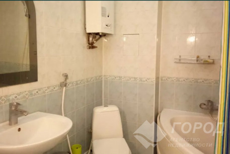 Продам 2-х кімнатну квартиру, Центр, Код: 261393/27