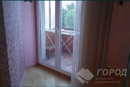 Продам 2-х кімнатну квартиру, Центр, Код: 261393/27