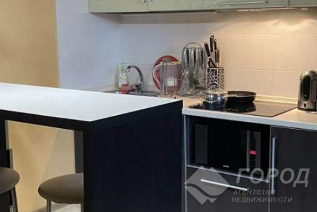 Продам 2-х кімнатну квартиру, Центр, Код: 298806/11