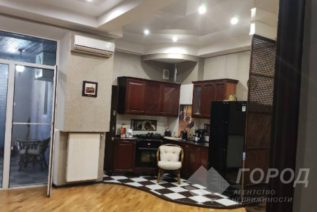 Продам 3-х кімнатну квартиру, Центр, Код: 298806/45