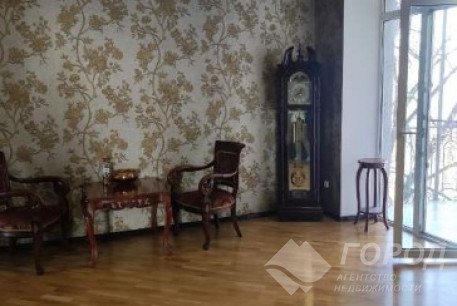 Продам 3-х кімнатну квартиру, Центр, Код: 298806/45