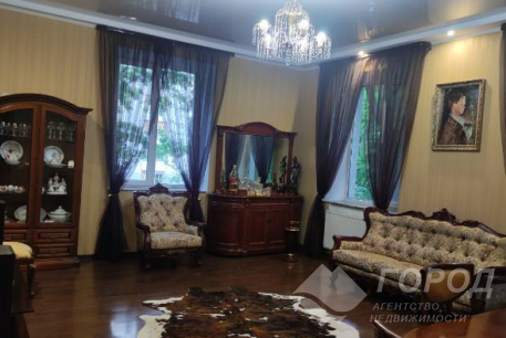 Продам 3-х кімнатну квартиру, Центр, Код: 298806/45