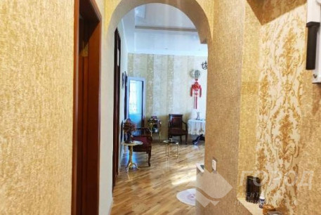 Продам 4-х кімнатну квартиру, Центр, Код: 298806/50