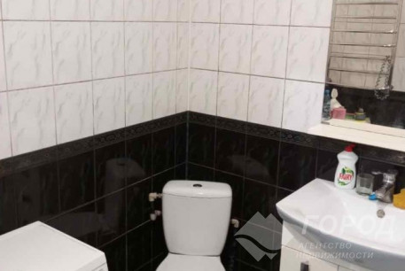 Продам 2-х кімнатну квартиру, Центральный рынок, Код: 357190/138