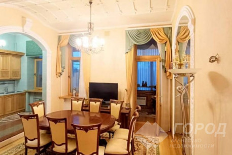 Продам 4-х кімнатну квартиру, Центр, Код: 425181/30