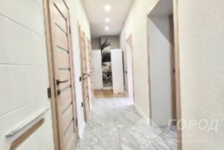 Продам 4-х кімнатну квартиру, Центр, Код: 458921/43