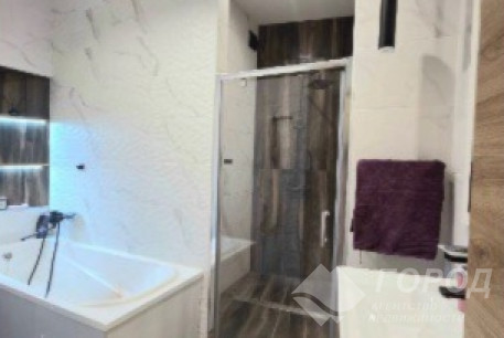 Продам 4-х кімнатну квартиру, Центр, Код: 458921/43