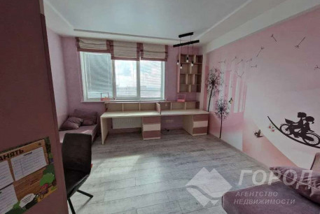 Продам 3-х кімнатну квартиру, Центр, Код: 523028/4