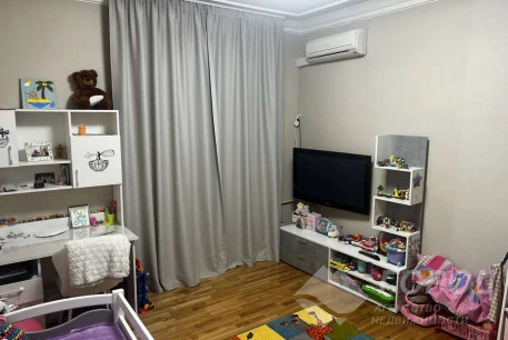 Продам 4-х кімнатну квартиру, Центр, Архитектора Бекетова метро, Код: 525943/1
