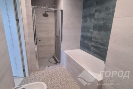 Продам 3-х кімнатну квартиру в новобудові, Центр, Код: 526077/21