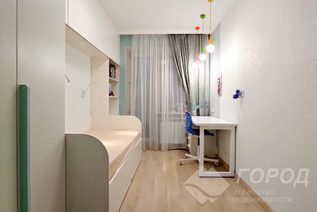 Продам 4-х кімнатну квартиру, Сосновая Горка, Научная метро, Код: 530488/1