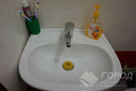 Сдам гостинку, Центральный рынок, Локомотив, Код: 542593/3