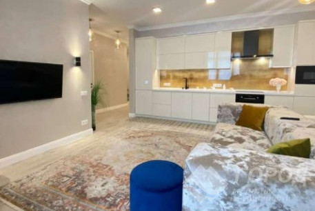 Продам 3-х кімнатну квартиру в новобудові, Центр, Код: 619019/32