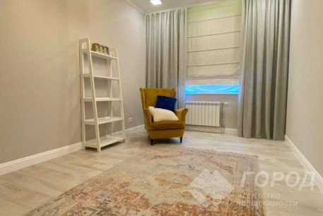 Продам 3-х кімнатну квартиру в новобудові, Центр, Код: 619019/32