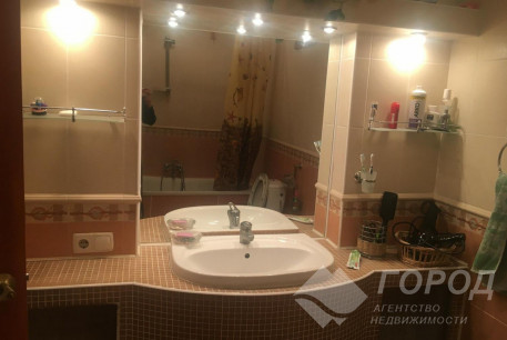 Продам 3-х кімнатну квартиру, Гагарина проспект, Защитников Украины метро (Площадь Восстания), Код: 633008/2