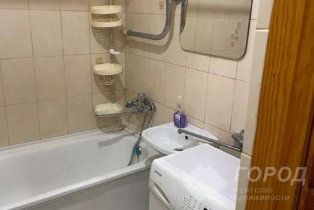 Продам 2-х кімнатну квартиру, Центр, Ярослава Мудрого пл., Код: 639336/3