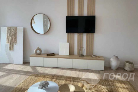 Продам 3-х кімнатну квартиру в новобудові, Центр, Код: 639904/2