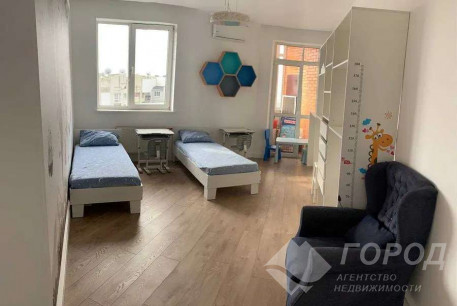 Продам 3-х кімнатну квартиру в новобудові, Центр, Код: 639904/2