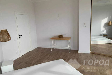 Продам 3-х кімнатну квартиру в новобудові, Центр, Код: 639904/2