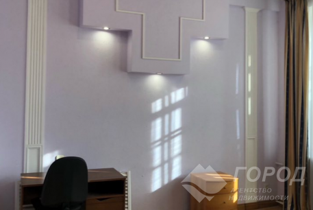 Продам 5-и кімнатну квартиру, Центр, Код: 641086/9