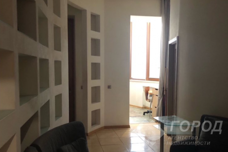 Продам 5-и кімнатну квартиру, Центр, Код: 641086/9