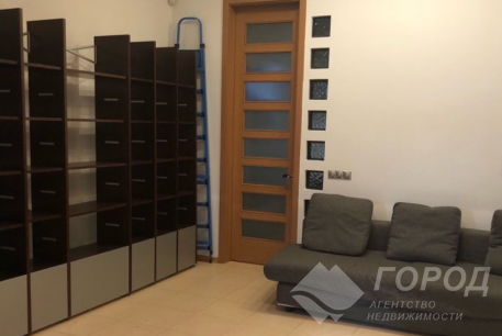 Продам 5-и кімнатну квартиру, Центр, Код: 641086/9