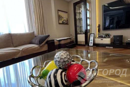 Продам 4-х кімнатну квартиру в новобудові, Центр, Площадь Конституции метро (Советская), Код: 644907/4