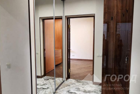 Продам 1-кімнатну квартиру, Центр, Код: 646473/12