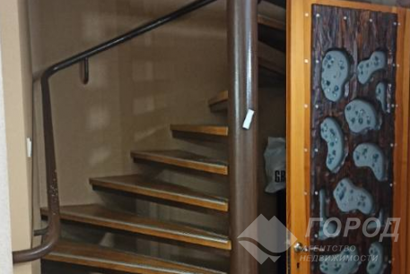 Продам 4-х кімнатну квартиру, Центр, Код: 646940/4