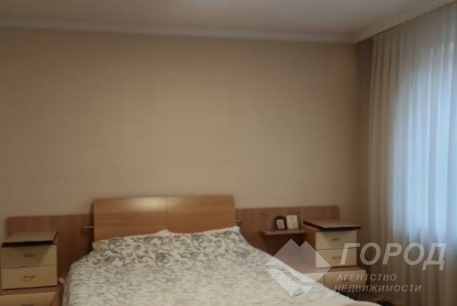 Продам 4-х кімнатну квартиру, Центр, Код: 646940/4