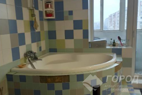 Продам 4-х кімнатну квартиру, Центр, Код: 646940/4